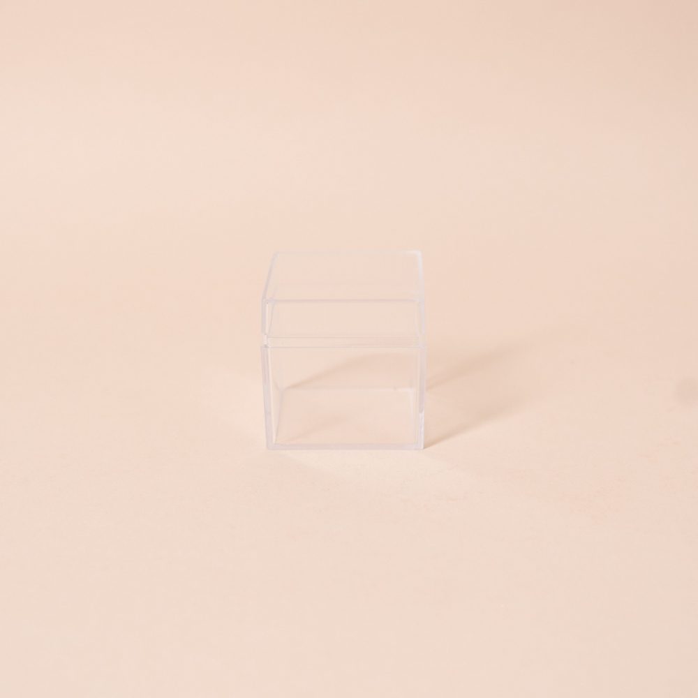 Boîte cube transparente
