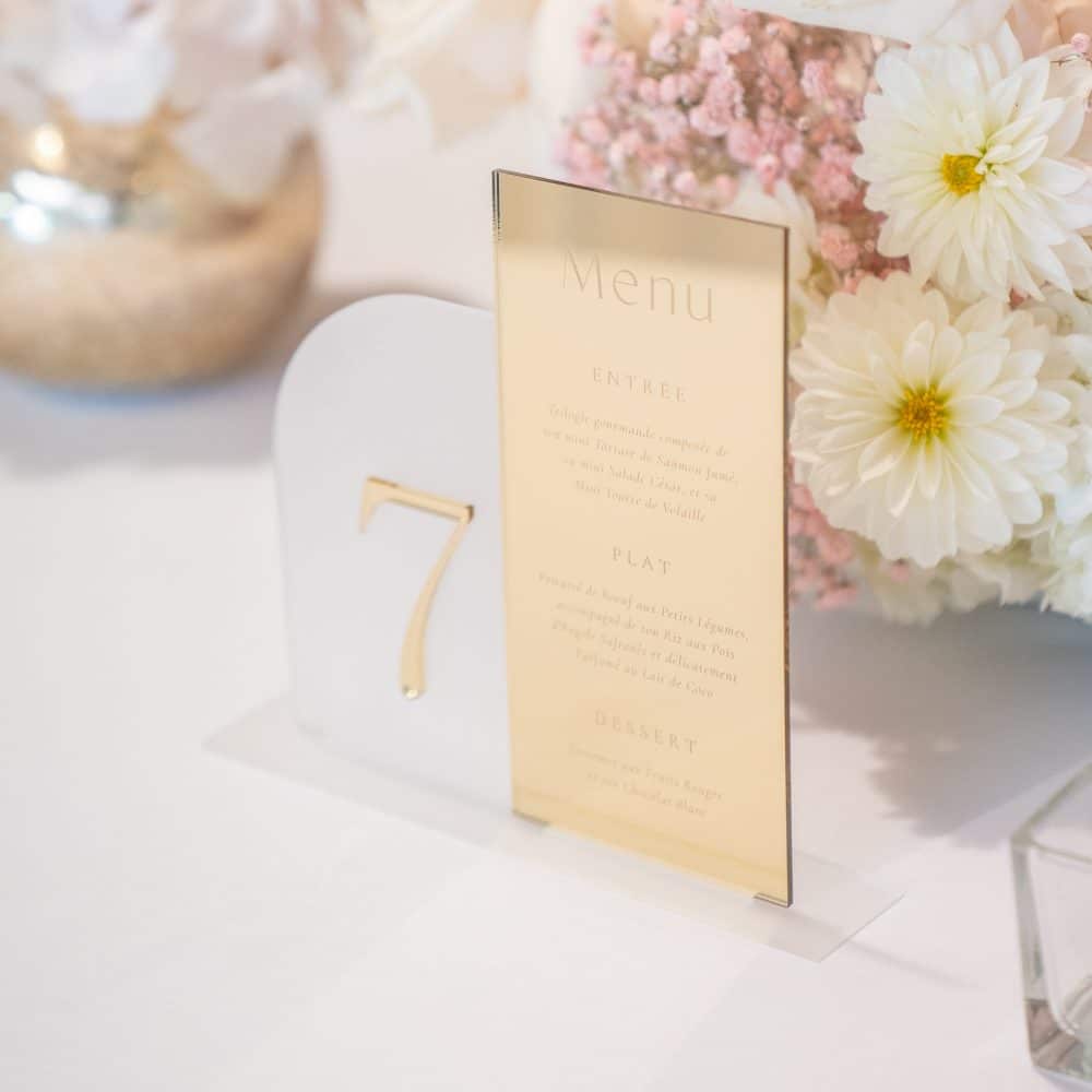 Numéros de table avec menus en plexiglas – Image 2