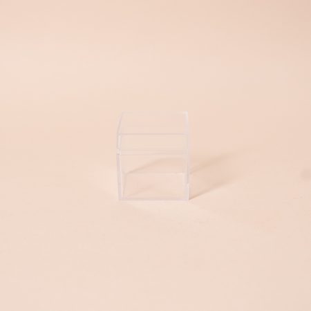 Boîte cube transparente